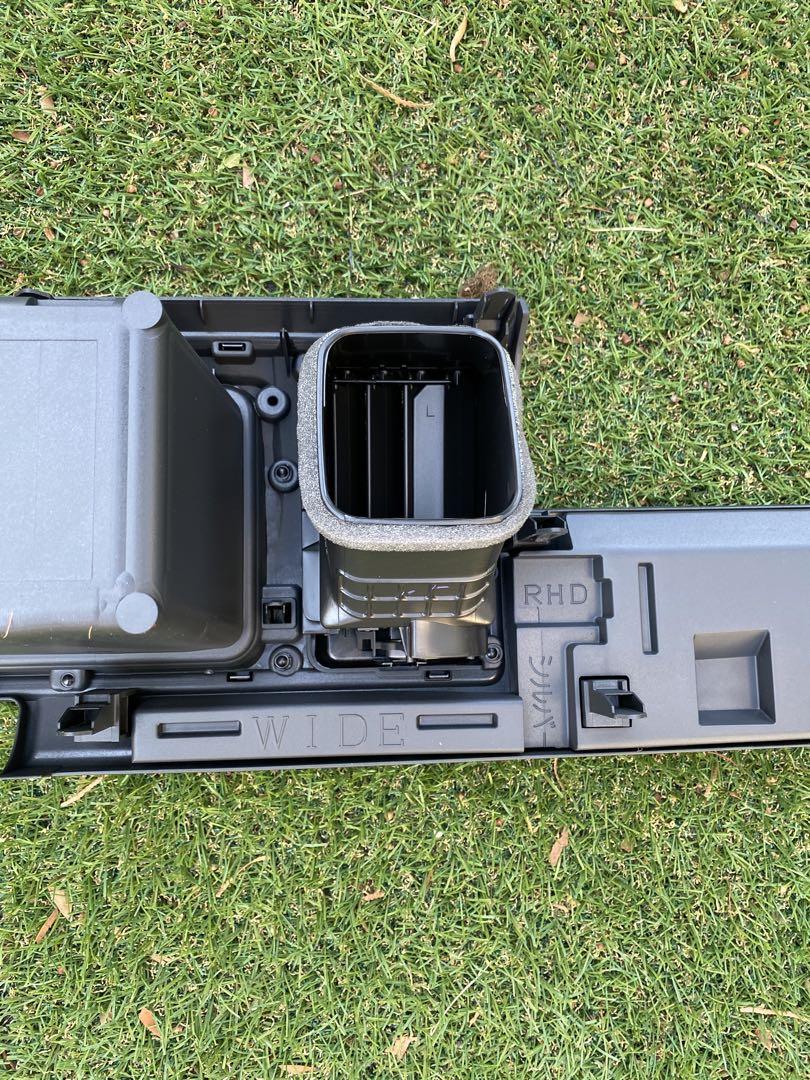 ハイエース6型ワイドダークプライムⅡ純正ダッシュパネル