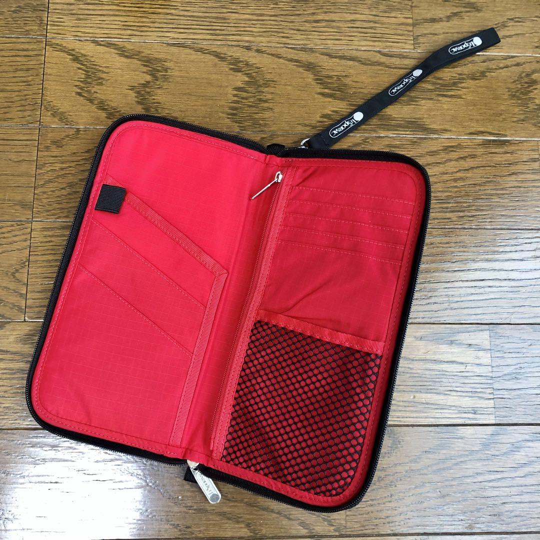 【美品】ひとりっぷ®× LeSportsacマルチパスポートウォレット　ブラック