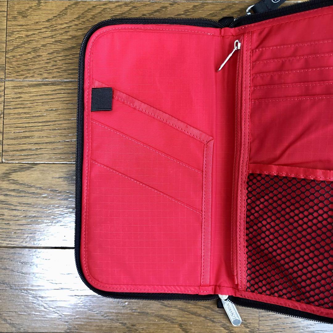 【美品】ひとりっぷ®× LeSportsacマルチパスポートウォレット　ブラック
