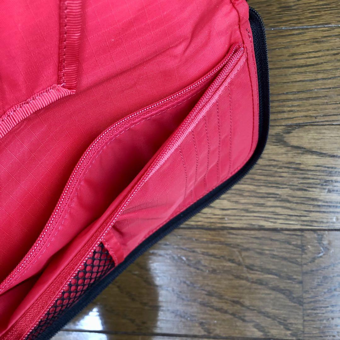 【美品】ひとりっぷ®× LeSportsacマルチパスポートウォレット　ブラック