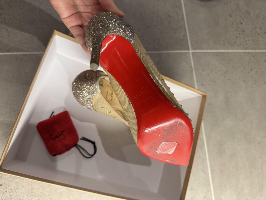 Christian Louboutin ベージュ ハイヒール