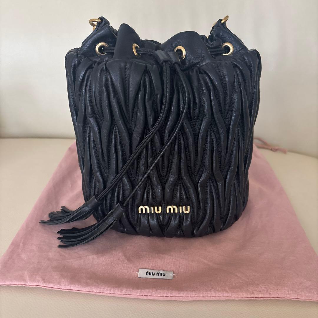miumiu マテラッセ バケット レザー バッグ