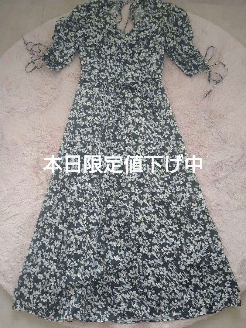リリーブラウン　フローラルプリントロングワンピース　色違いを橋本環奈も着用