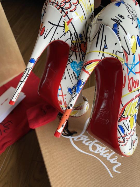 靴 louboutin