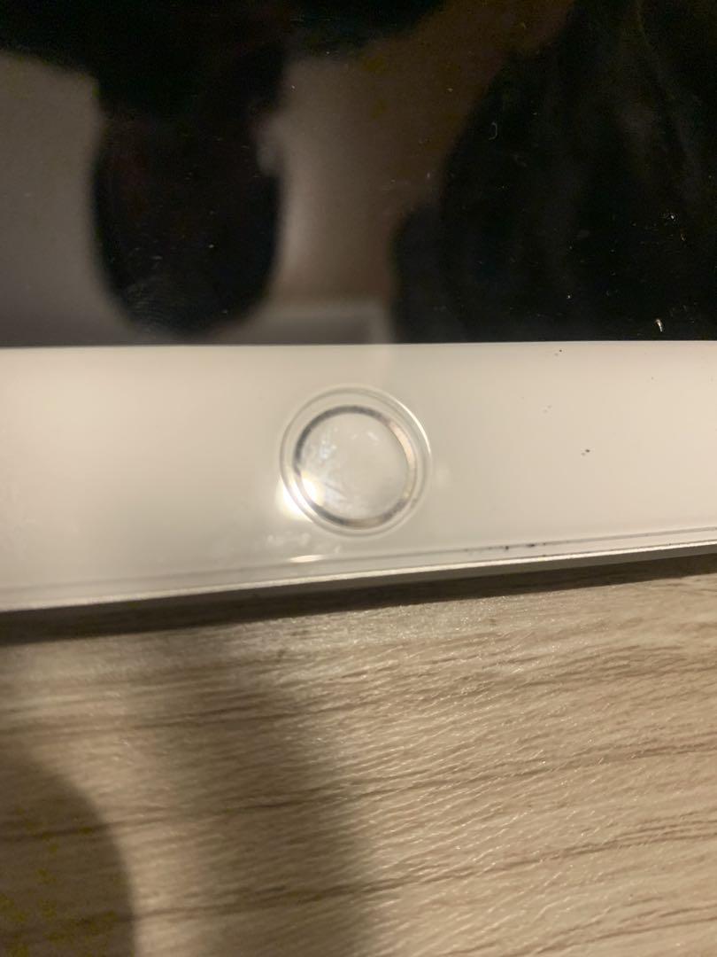 Apple iPad シルバー 本体 A2429 ロック