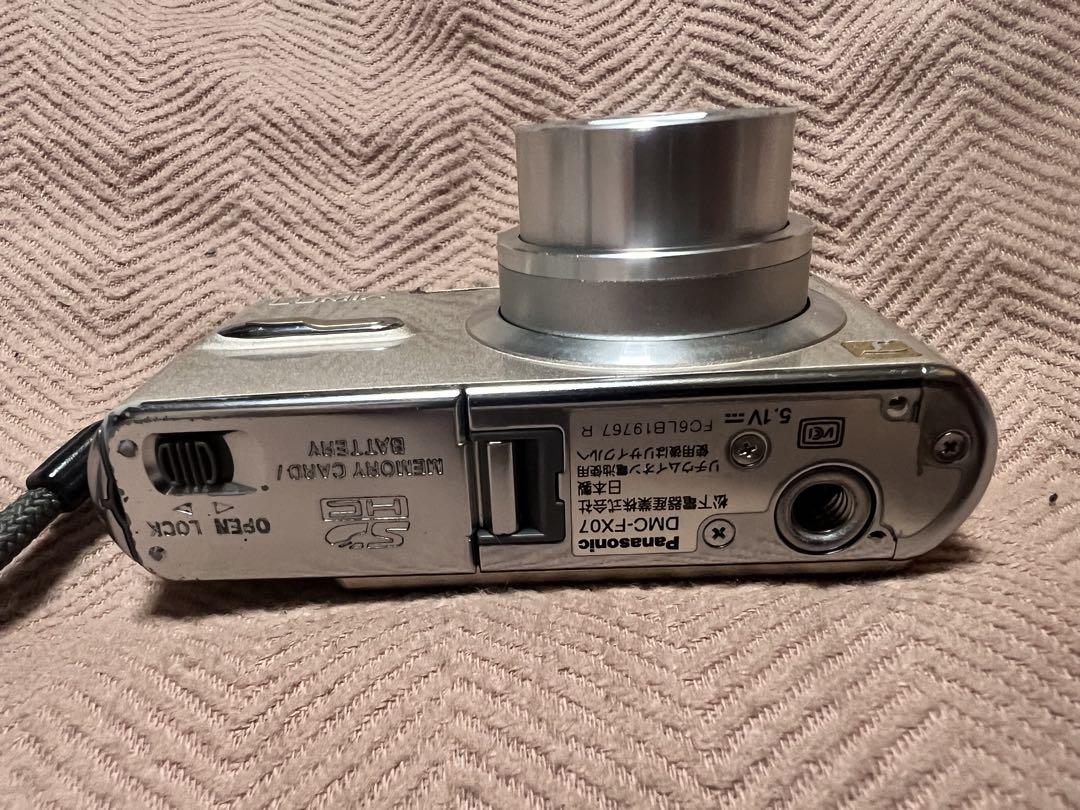 Panasonic パナソニック　LUMIX DMC-FX07 デジタルカメラ