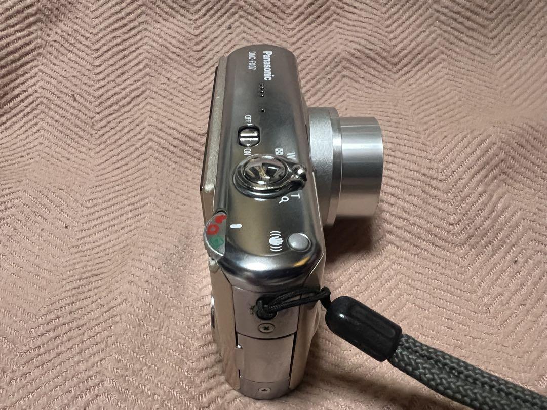 Panasonic パナソニック　LUMIX DMC-FX07 デジタルカメラ