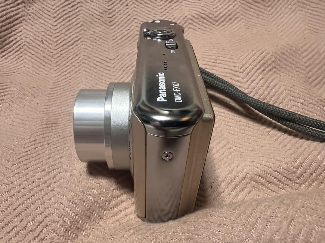 Panasonic パナソニック　LUMIX DMC-FX07 デジタルカメラ