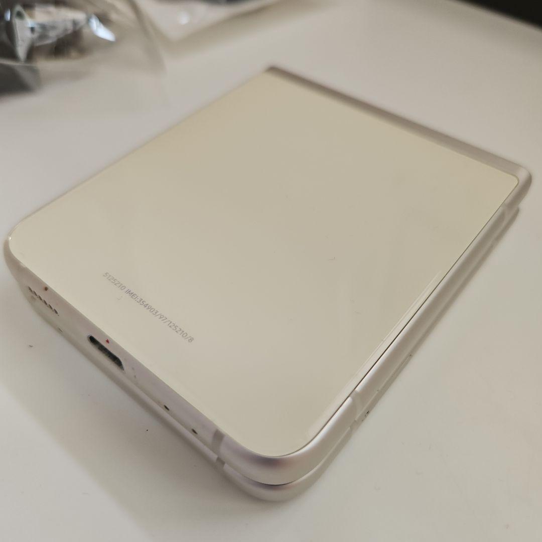 Galaxy Z Flip3 5G クリーム 128 GB au 中古（SM-F711BZEAEUA