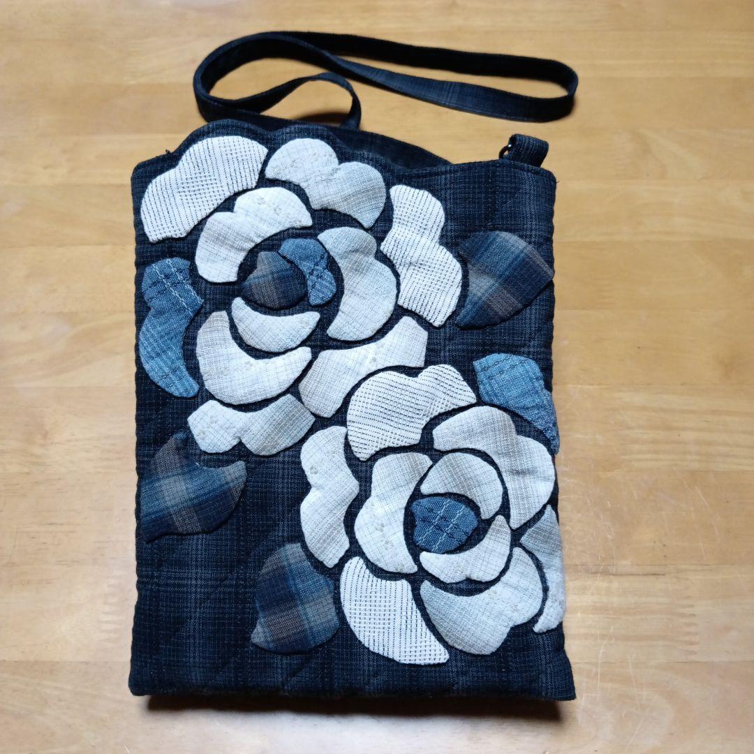 バラのアップリケポシェット　パッチワーク　ハンドメイド