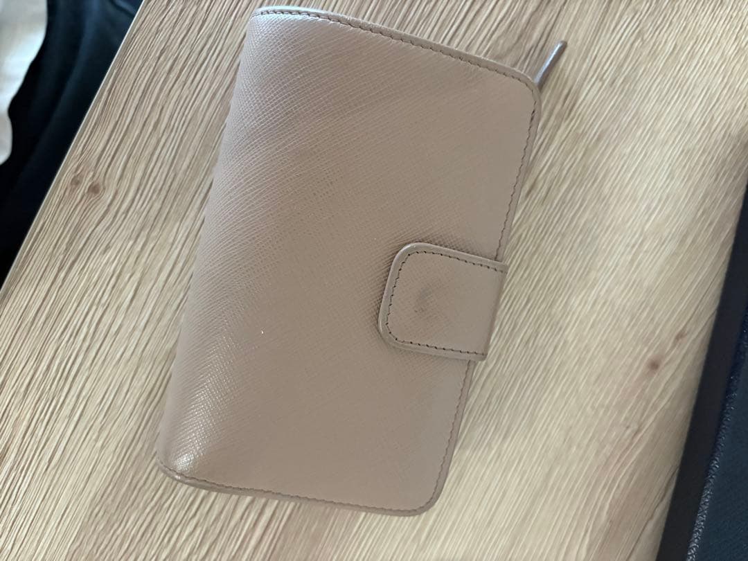 PRADA 二つ折り財布 ベージュ サフィアーノレザー PRADA 二つ折り財布 ベージュ サフィアーノレザー