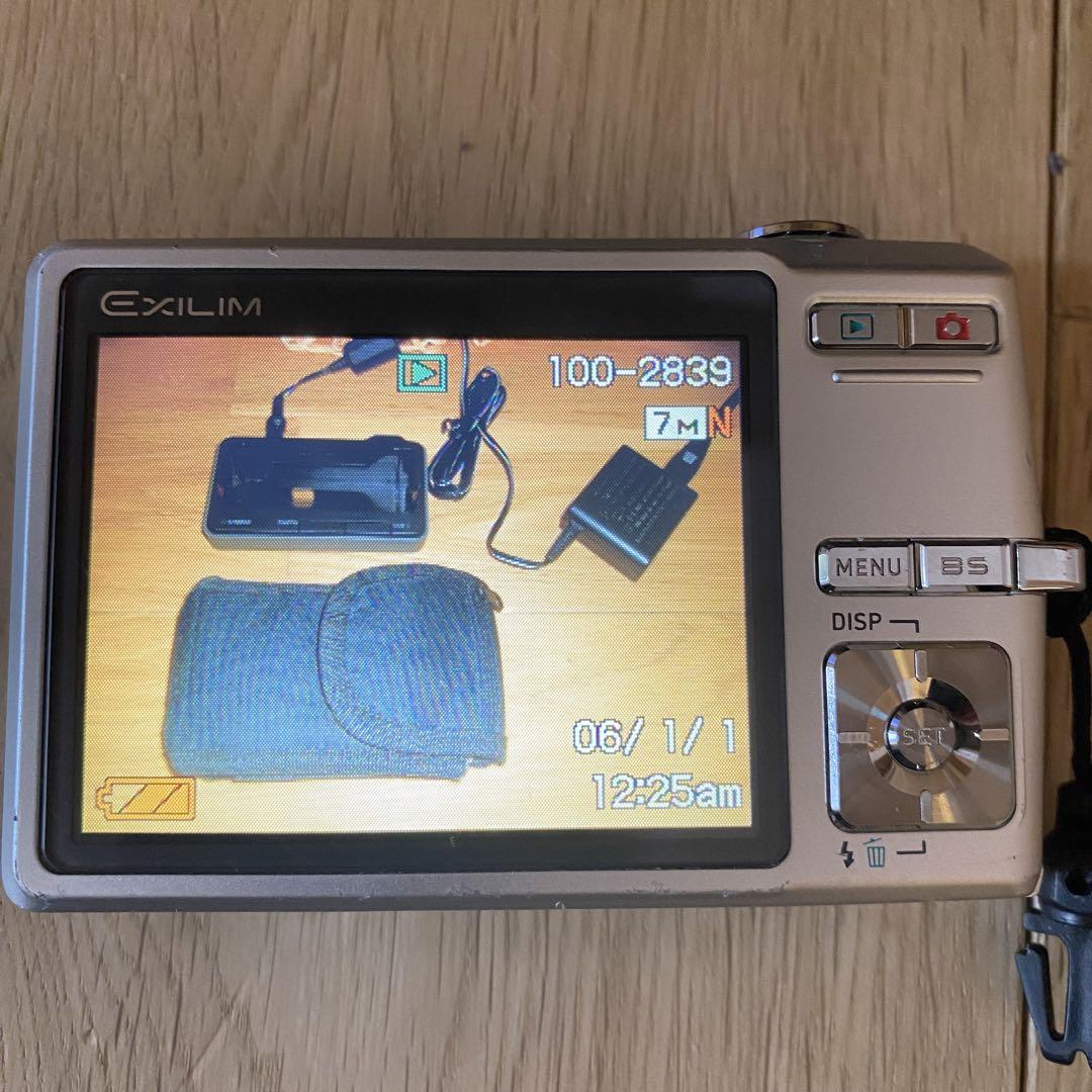 CASIO デジタルカメラ EX-Z700 1/2.5型CCD 720万画素