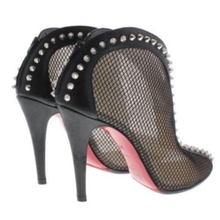 Christian louboutin 定価14万