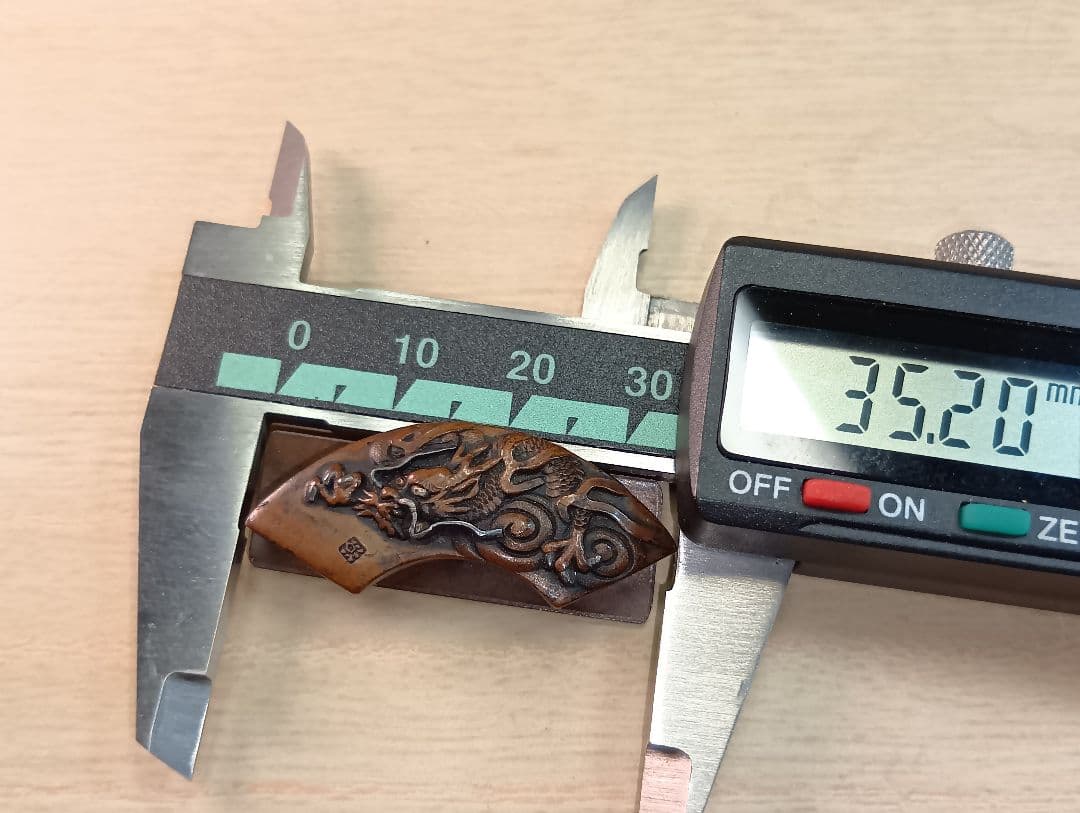 煙草入れ/前金具/雲龍図/在銘あり 煙草入れ/前金具/雲龍図/在銘あり