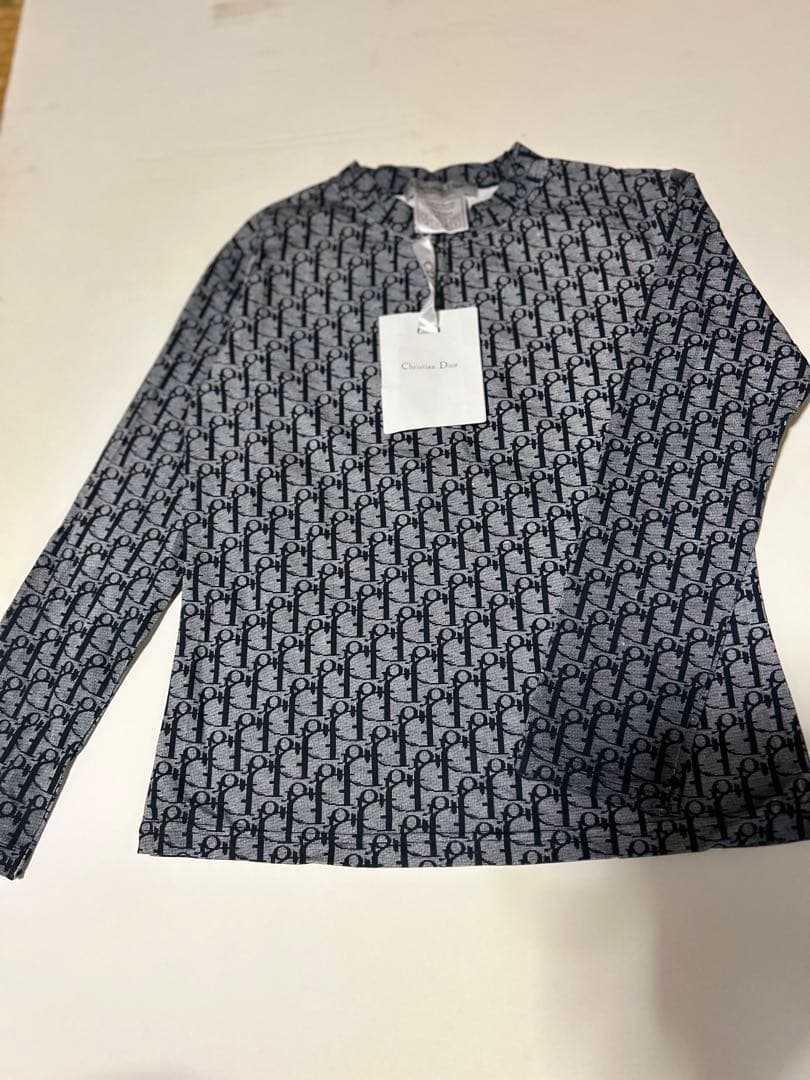 Christian Dior ロゴプリント 長袖Tシャツ S - メルカリ Christian Dior ロゴプリント 長袖Tシャツ S - メルカリ