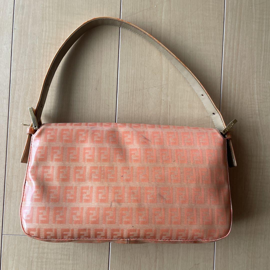 Fendi ピンク ロゴバッグ
