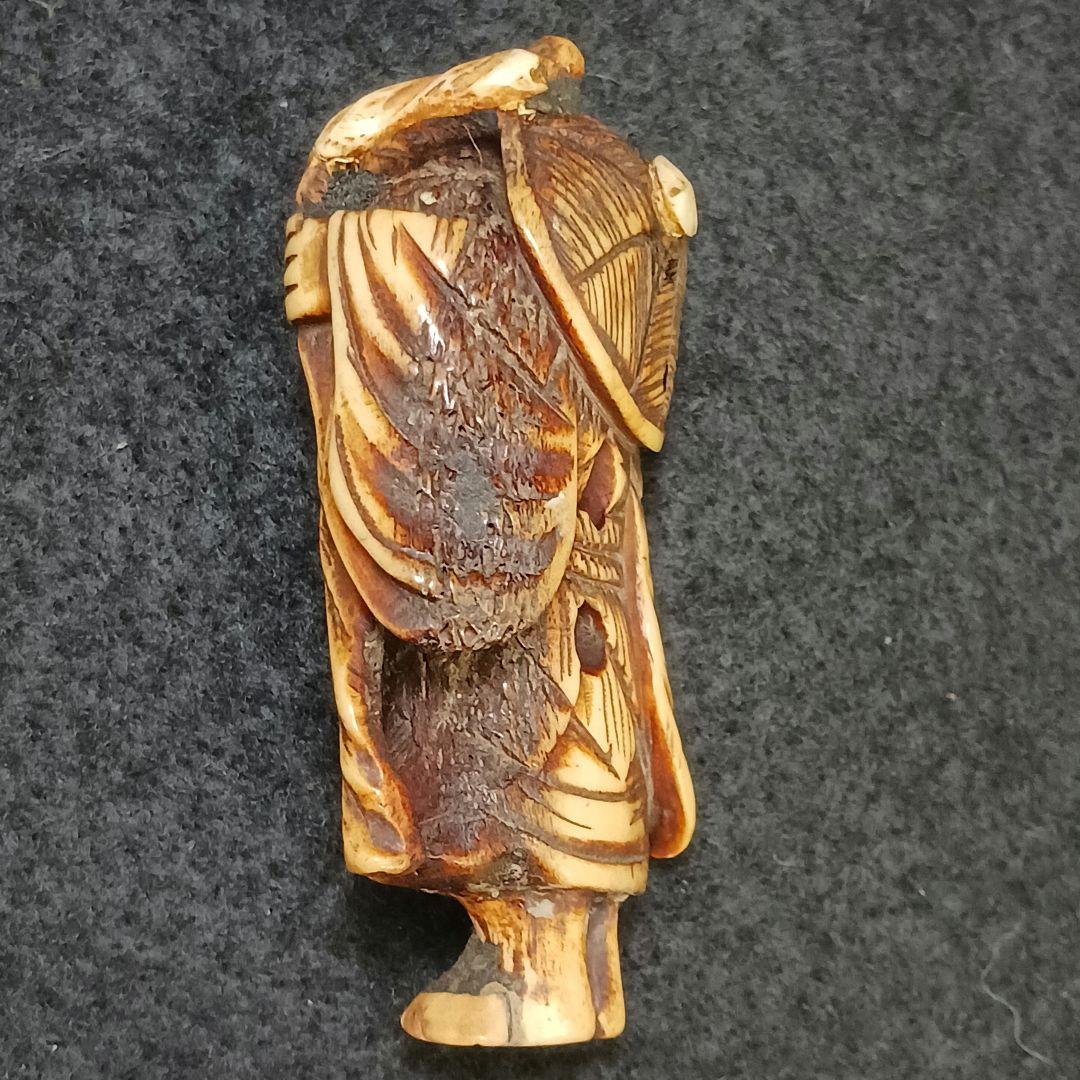 X214-2 江戸時代根付 細密彫刻 人物根付 鹿角材彫刻 ね