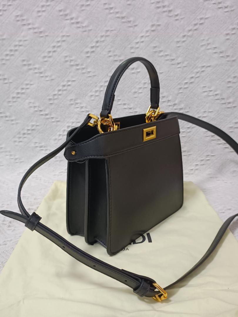 FENDI ブラック ショルダーバッグ