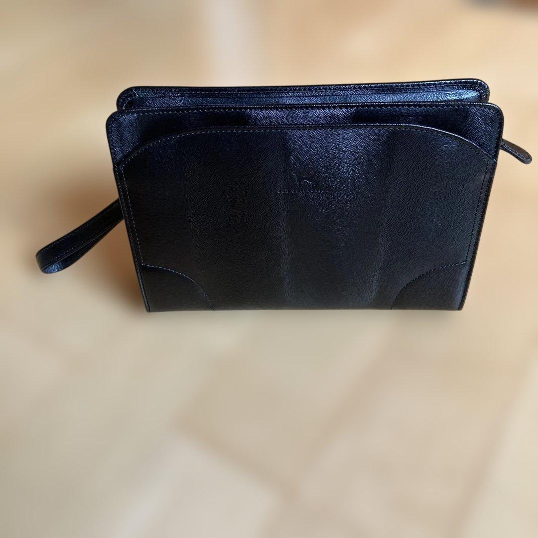 犬のロゴ付き黒レザーメンズクラッチバッグ