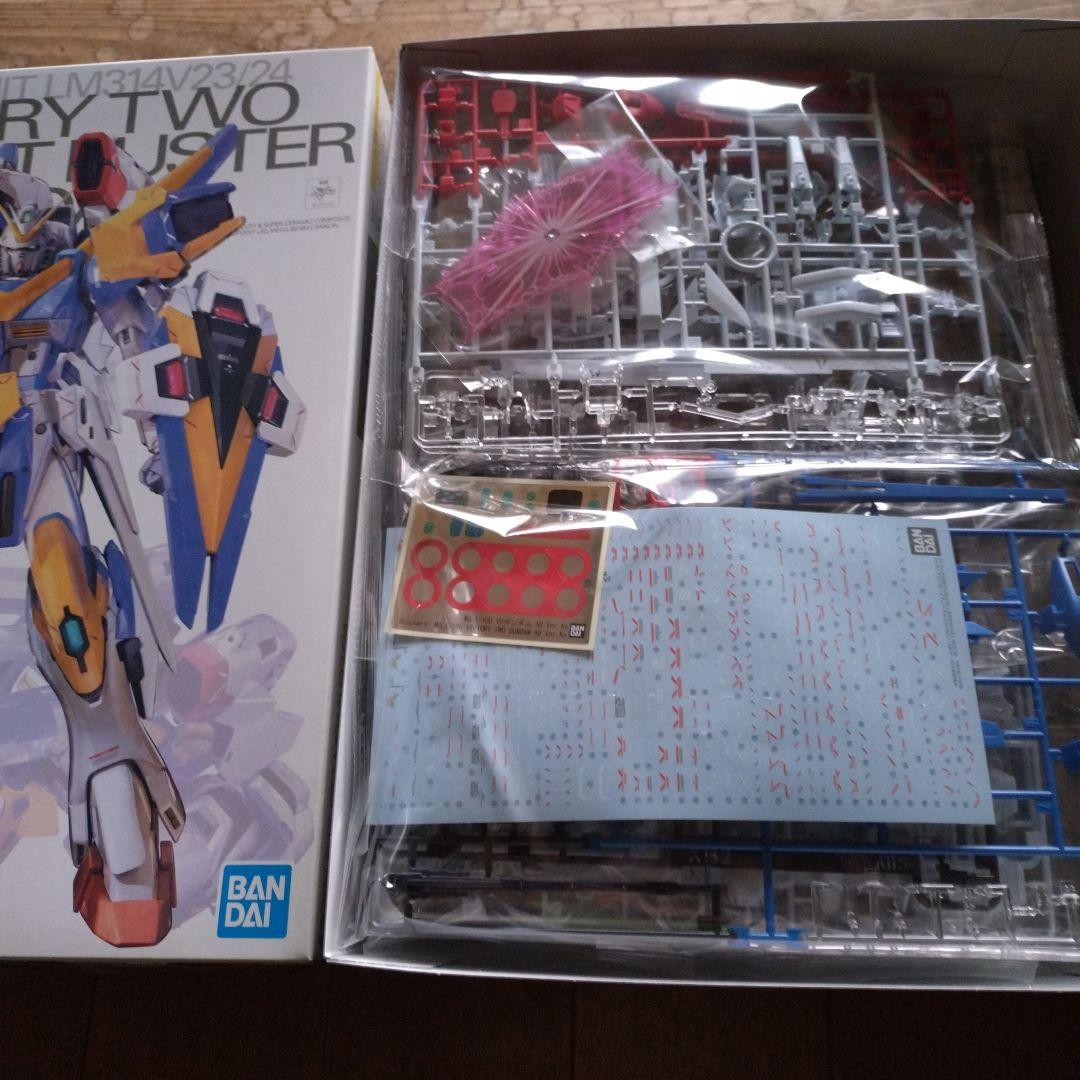 ぴ*吉様 【新品】ＭＧ 1/100 Ｖ２アサルトバスターガンダム Ver．Ka