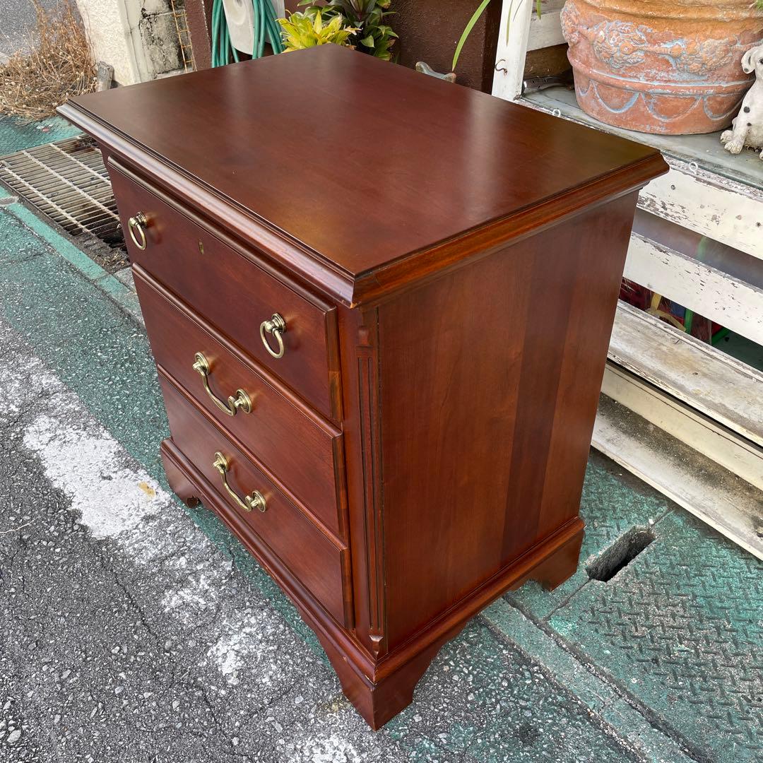 ドレクセルヘリテージ ナイトテーブル