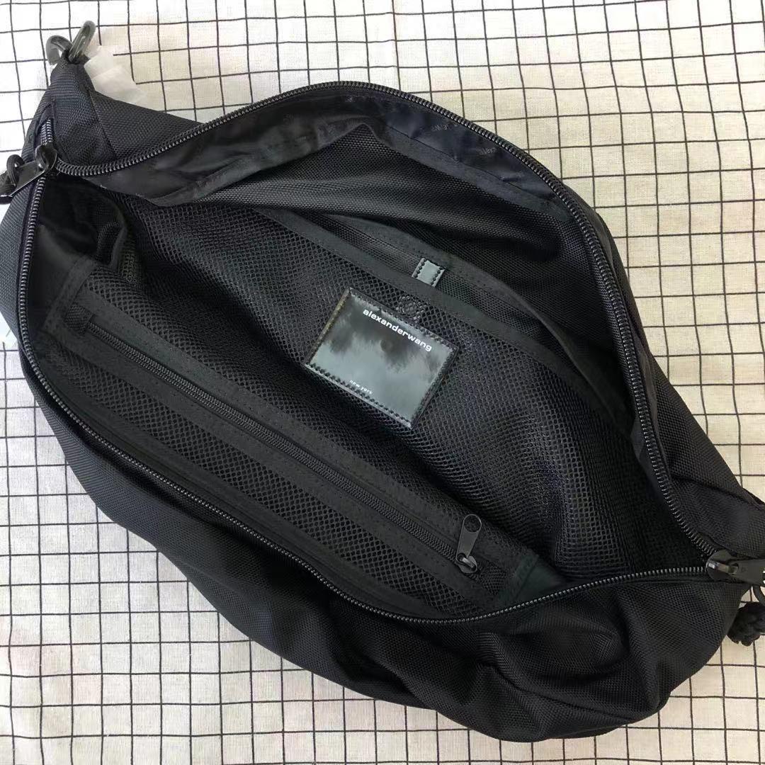 Alexander Wang アレキサンダーワンビッグベルトバッグです