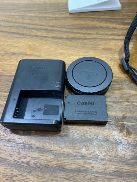 国産在庫 美品 Canon EOS KISS M Wズームキット WH 2RwOK-m45806163716 得価大特価