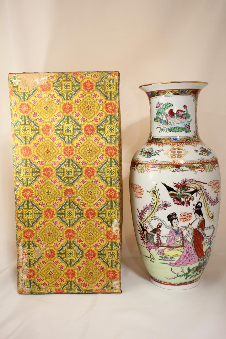 中国アンティーク　廣彩社製　ハンドペイント　金彩　色絵　花鳥図　花瓶 中国アンティーク 廣彩社製 ハンドペイント 金彩 色絵 花鳥図 花瓶
