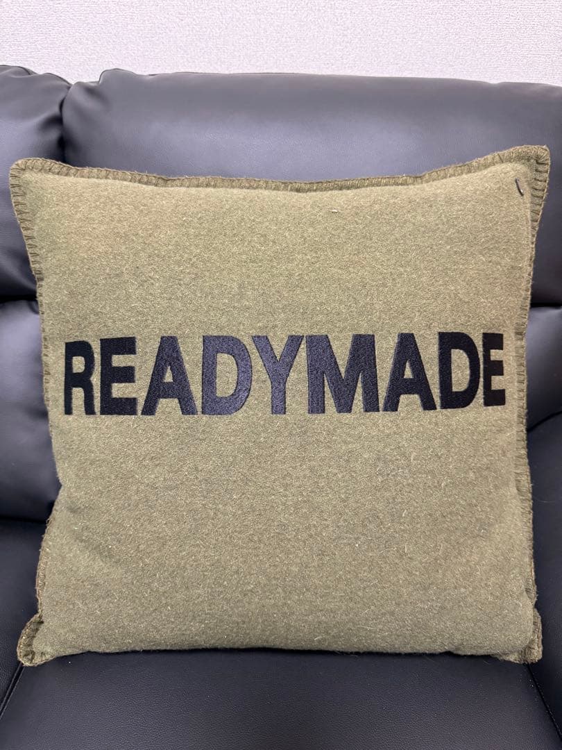 READYMADE ロゴ刺繍クッション READYMADE ロゴ刺繍クッション