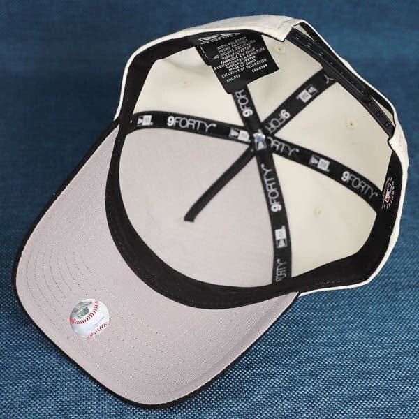 【未使用品】アスレチックス NEWERA 9FORTYホワイト/ブラック 逆ロゴ