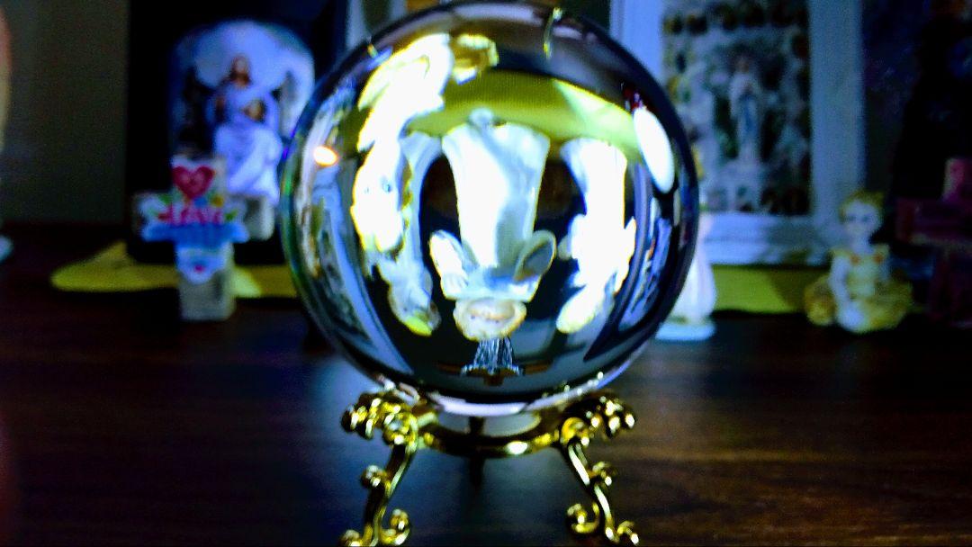 超綺麗＆超豪華.特大.水晶玉の置物.直径10センチ位.金色台座付き