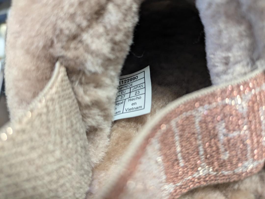 未使用品　UGG アグ もこもこ サンダル　23cm