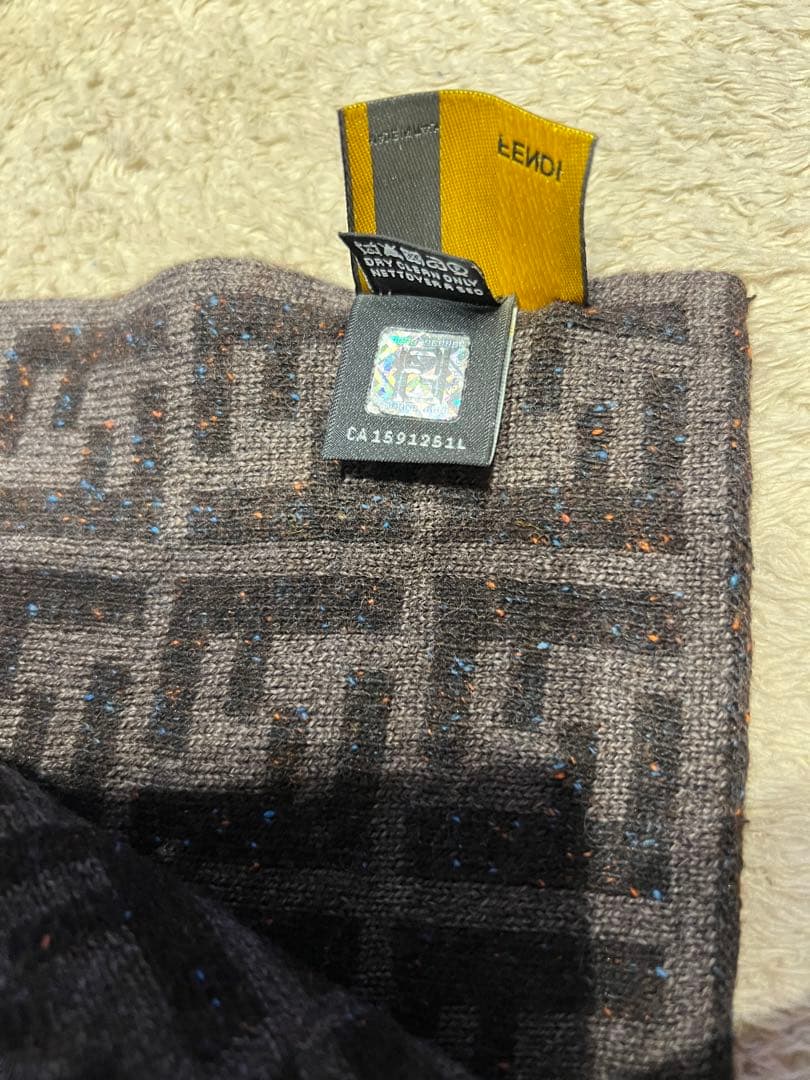 FENDIマフラー目立った傷や汚れなし MEDICALDB_JP