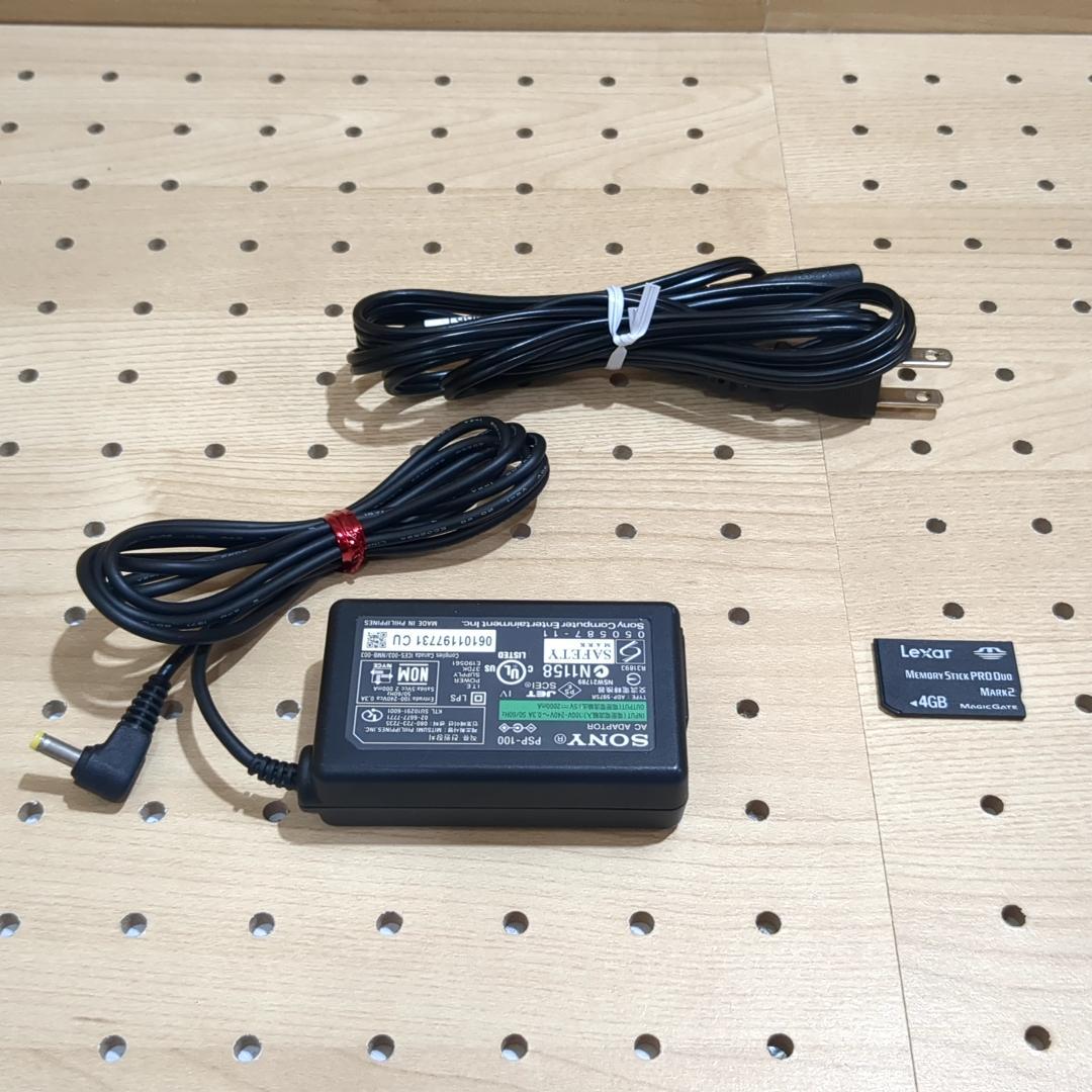 動作品 / 点検・整備済み psp3000 本体 ホワイト×ブルー（付属品あり）