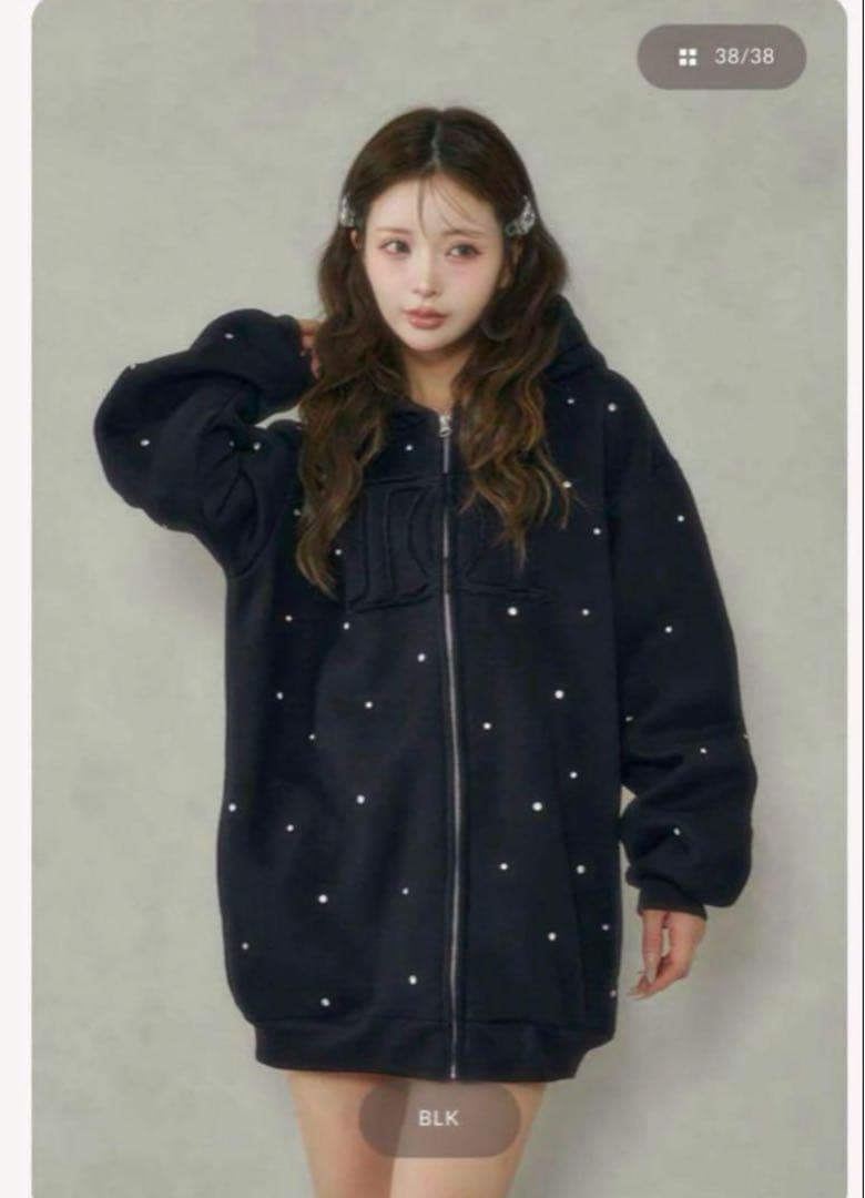 スパンコール付きブラックパーカー