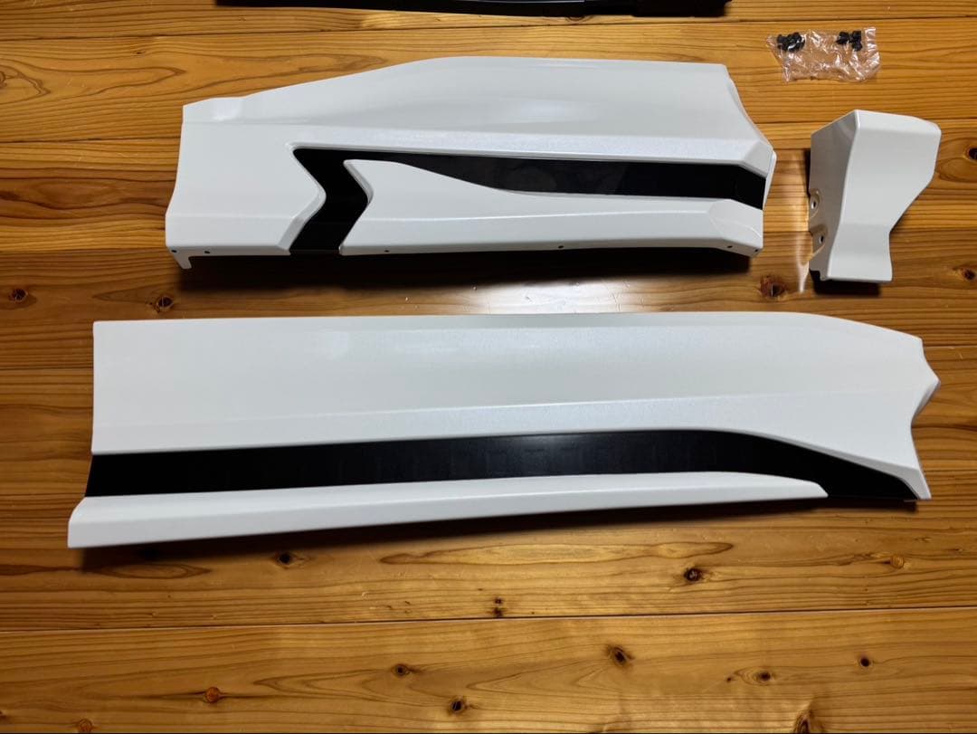 ヤリスクロス 純正 モデリスタ サイドスカート 070右一式 ヤリスクロス 純正 モデリスタ サイドスカート 070右一式
