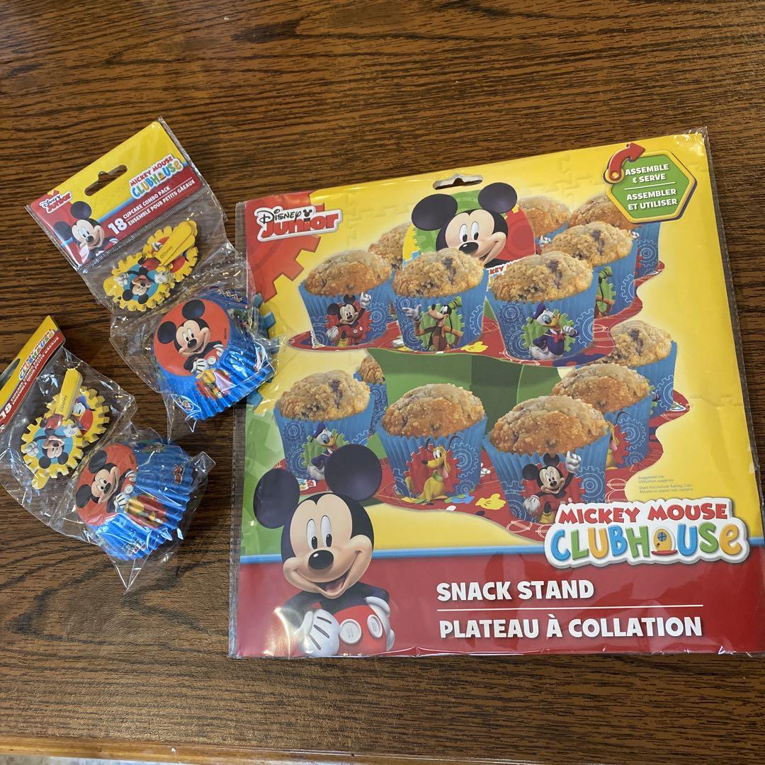 ミッキーマウスクラブハウスカップケーキカップとスタンド