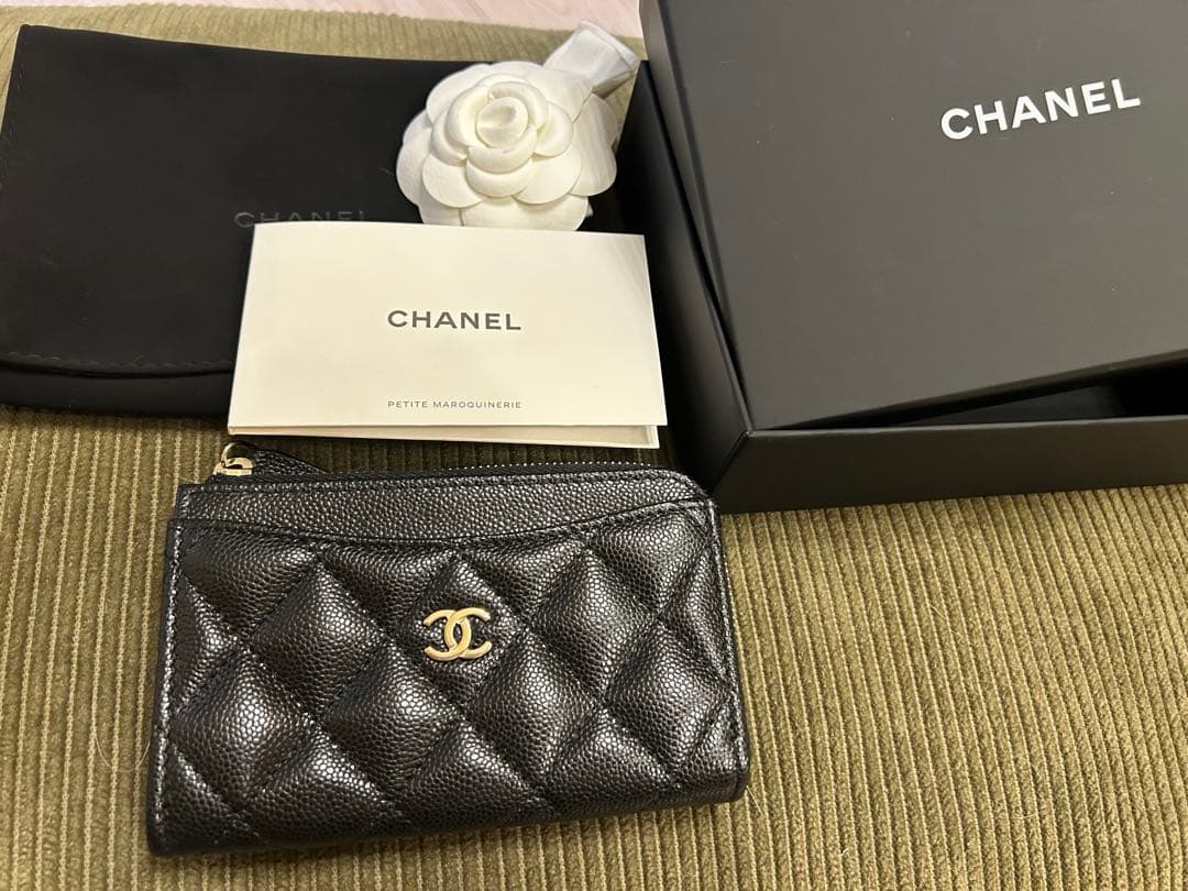 CHANEL クラシックジップカードケース