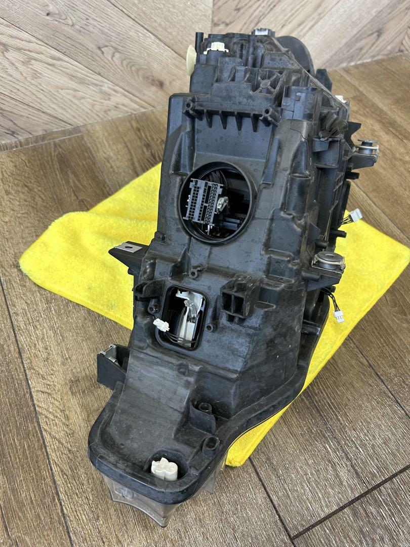 163番 中古 純正 BMW 3シリーズ F30 右ヘッドライト