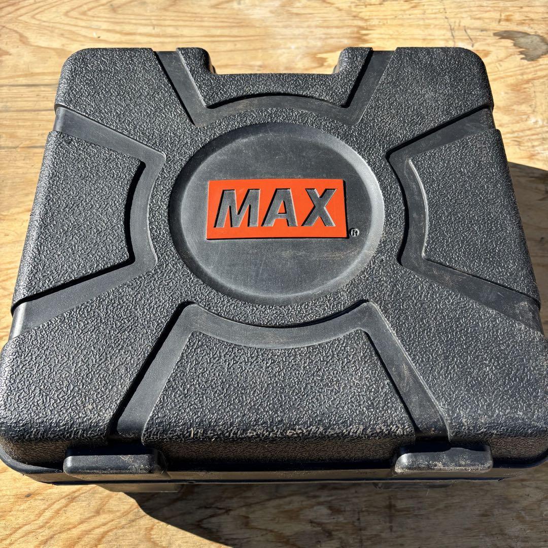 MAX