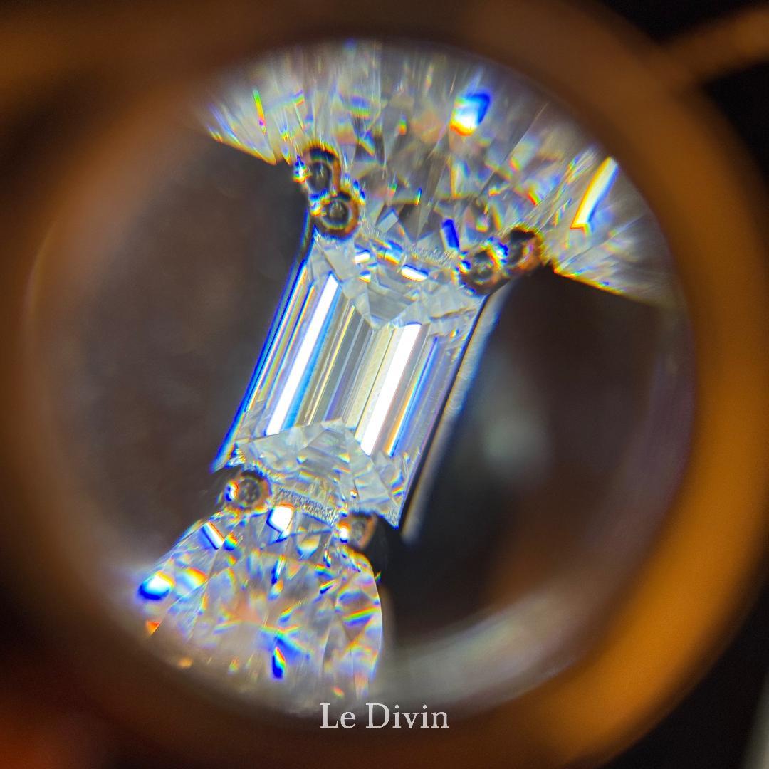 モアサナイト5.5ct エメラルドカット クロスネックレス S925プラチナ加工