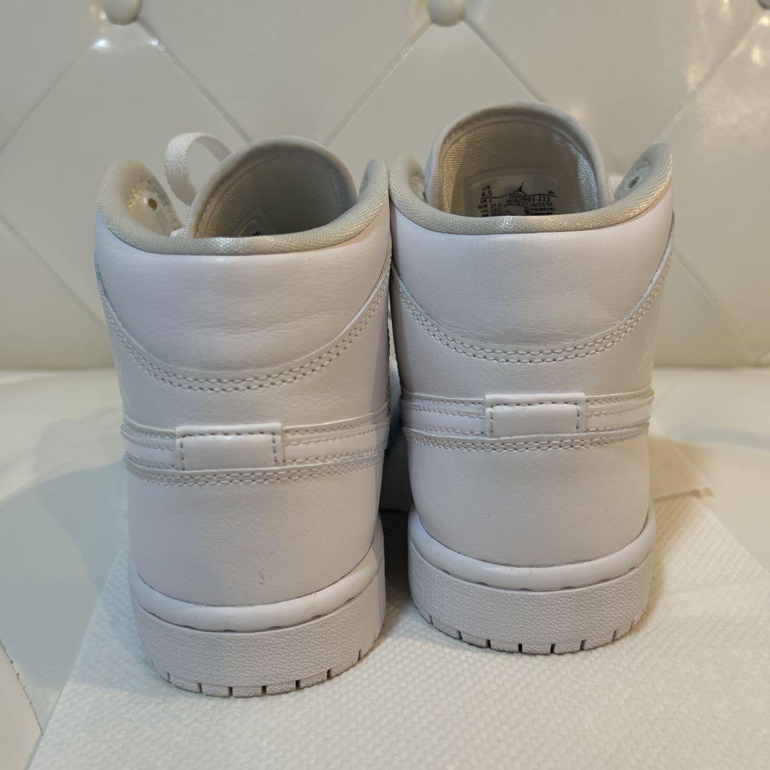【キララ】NIKE AIR JORDAN 1 MID 23.5cm 白