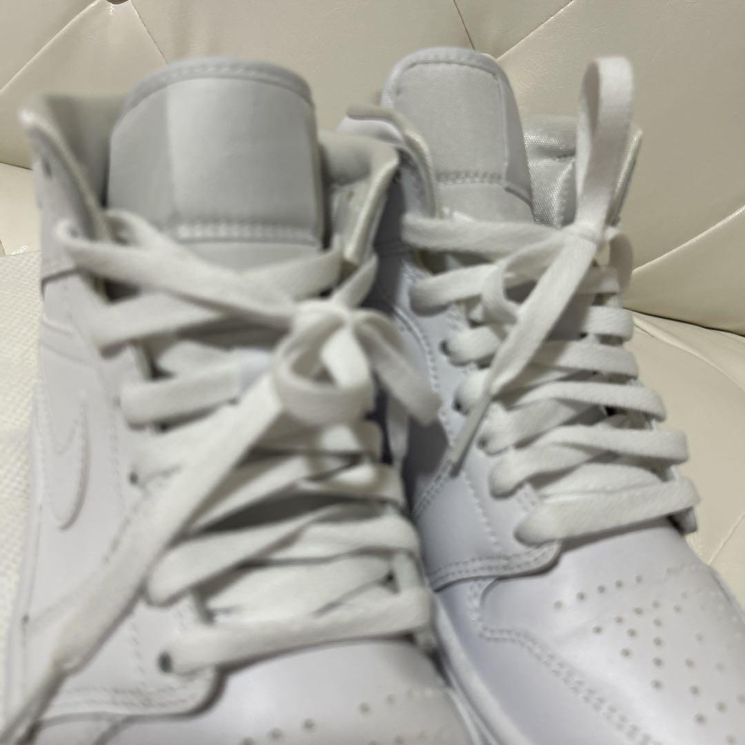 【キララ】NIKE AIR JORDAN 1 MID 23.5cm 白