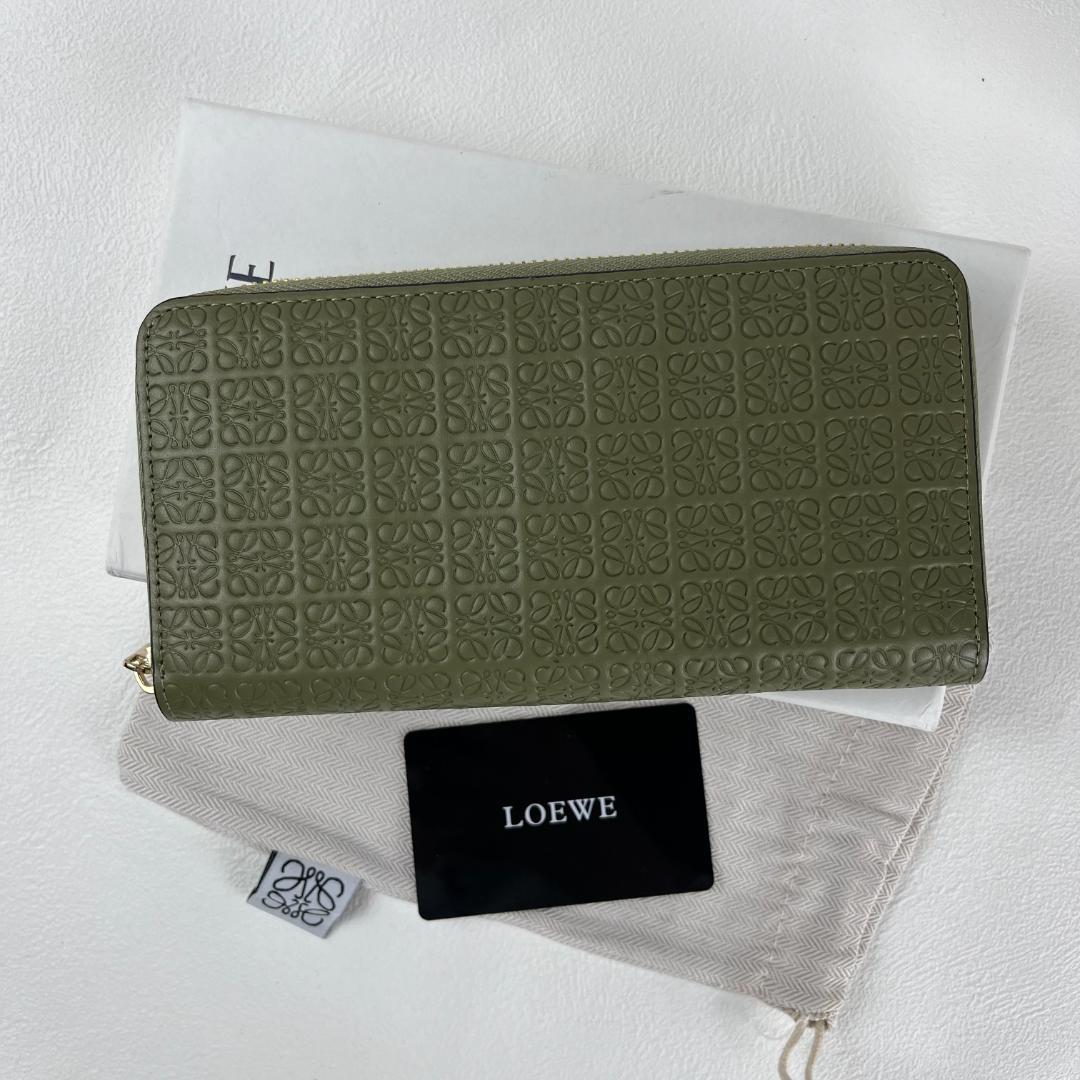 【美品】LOEWE グリーン 三つ折り財布 LOEWE グリーン 三つ折り財布