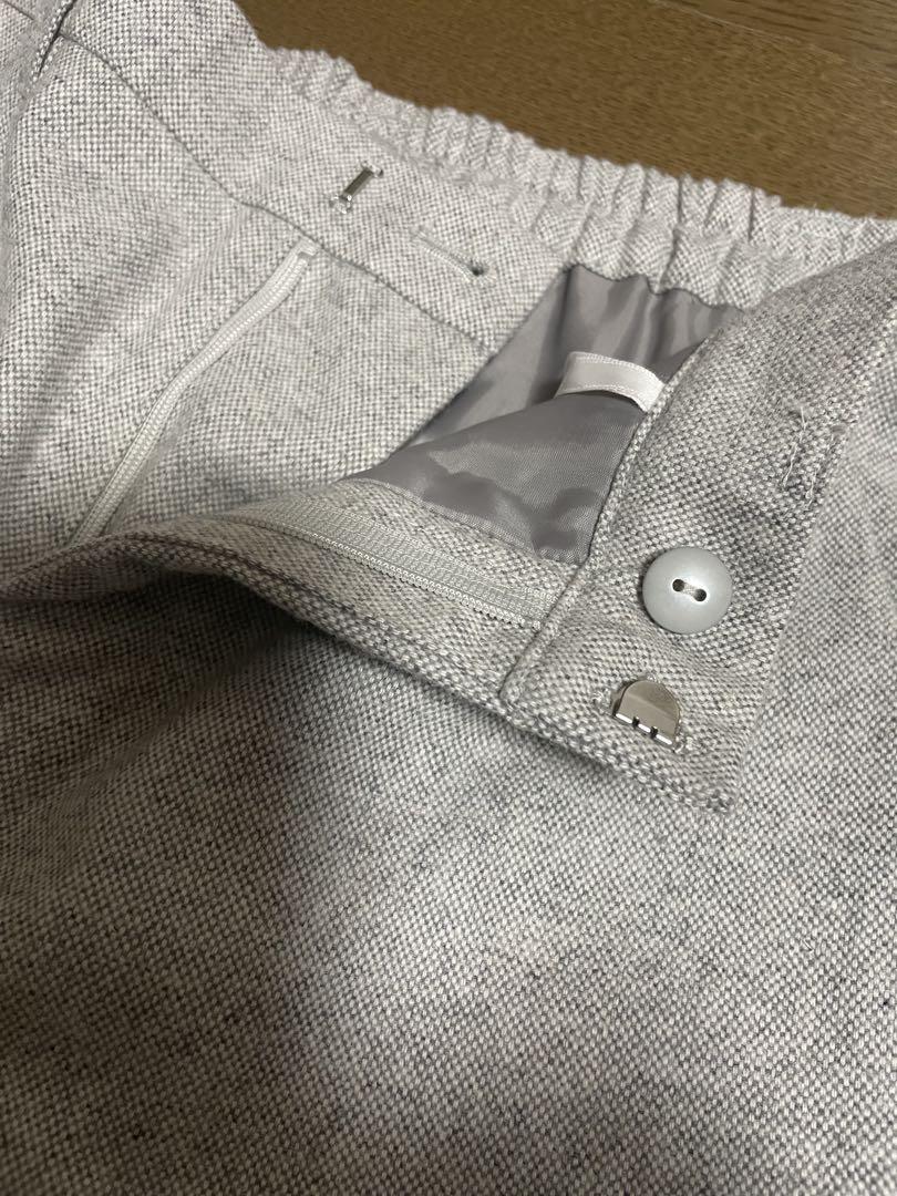 グレー