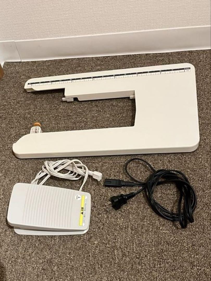 ブラザーコンピューターミシンHS120 小物付き