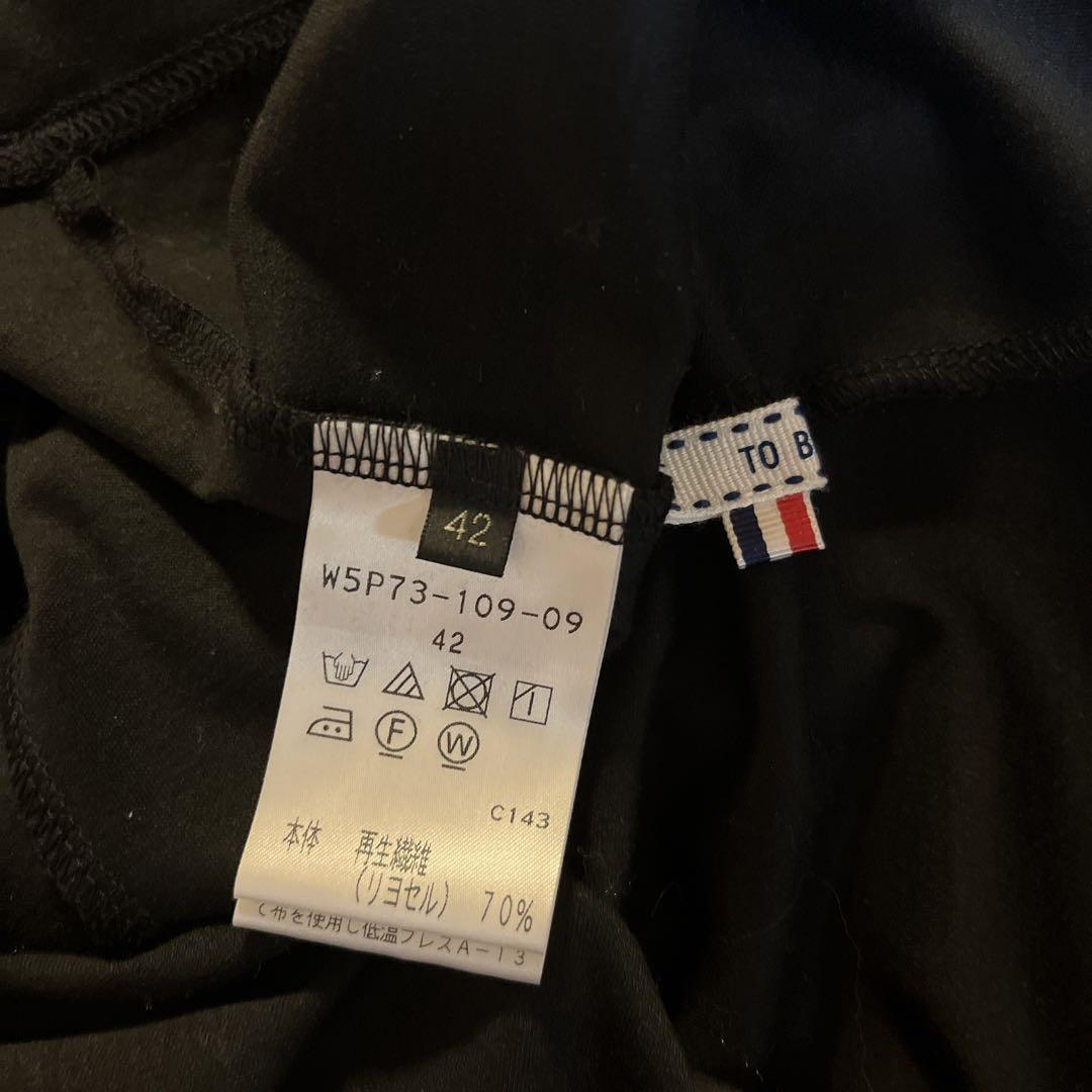 美品トゥービーシックサイズ42 フリルカットソー
