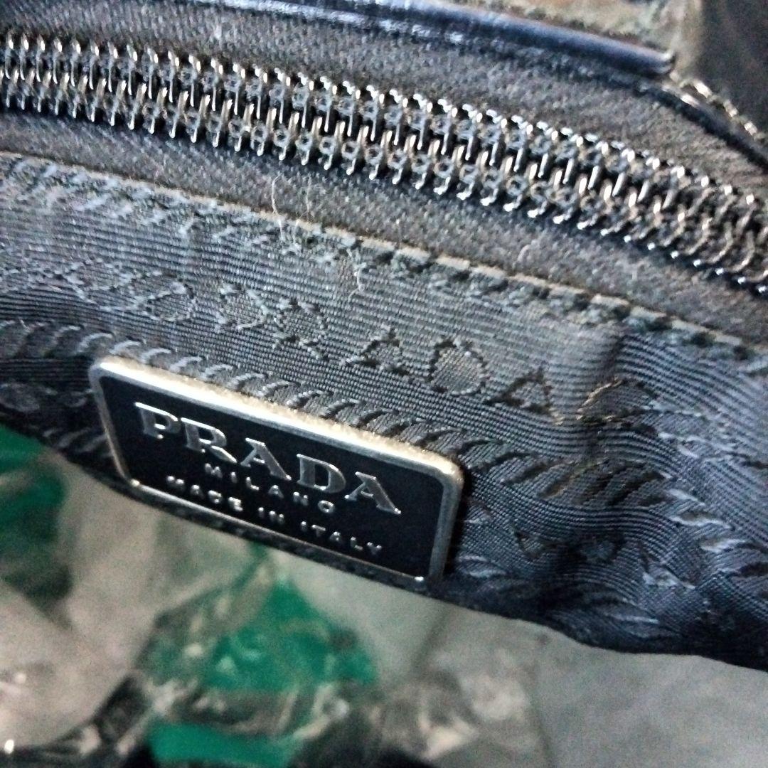 PRADA ブラックレザー ショルダーバッグ