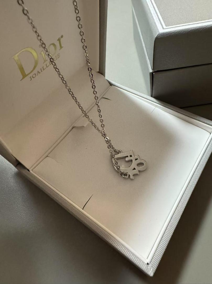Dior Dロゴ シルバーネックレス