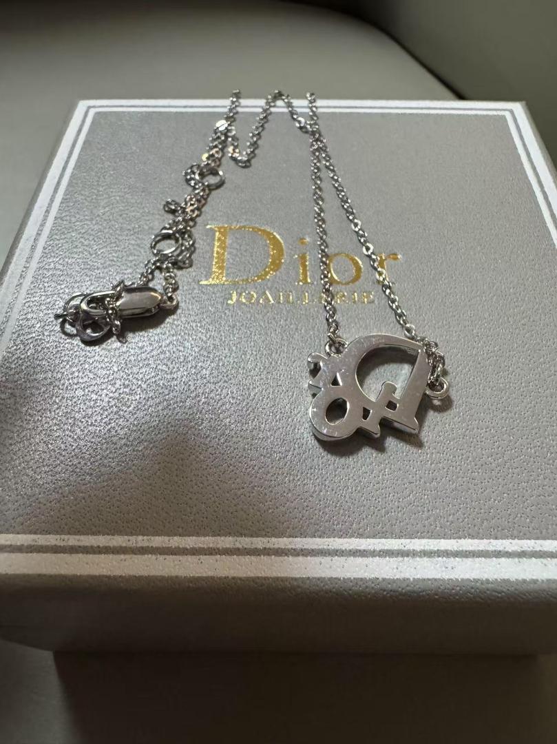 Dior Dロゴ シルバーネックレス
